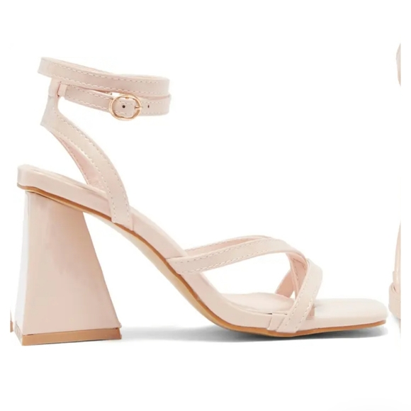 8.5 Wild Diva Lounge Kitsa strappy block heel sandal - Picture 3 of 7